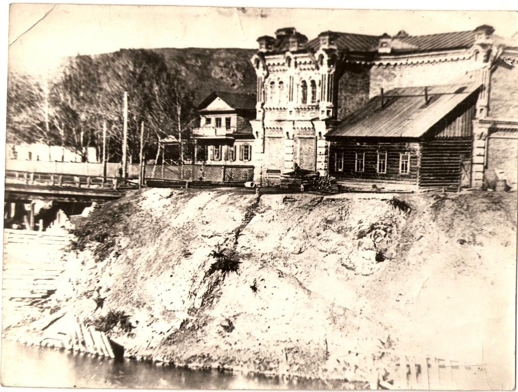 Лавка купца Н. П. Ермолаева, 1910 год (из архива Гурьевского городского краеведческого музей)